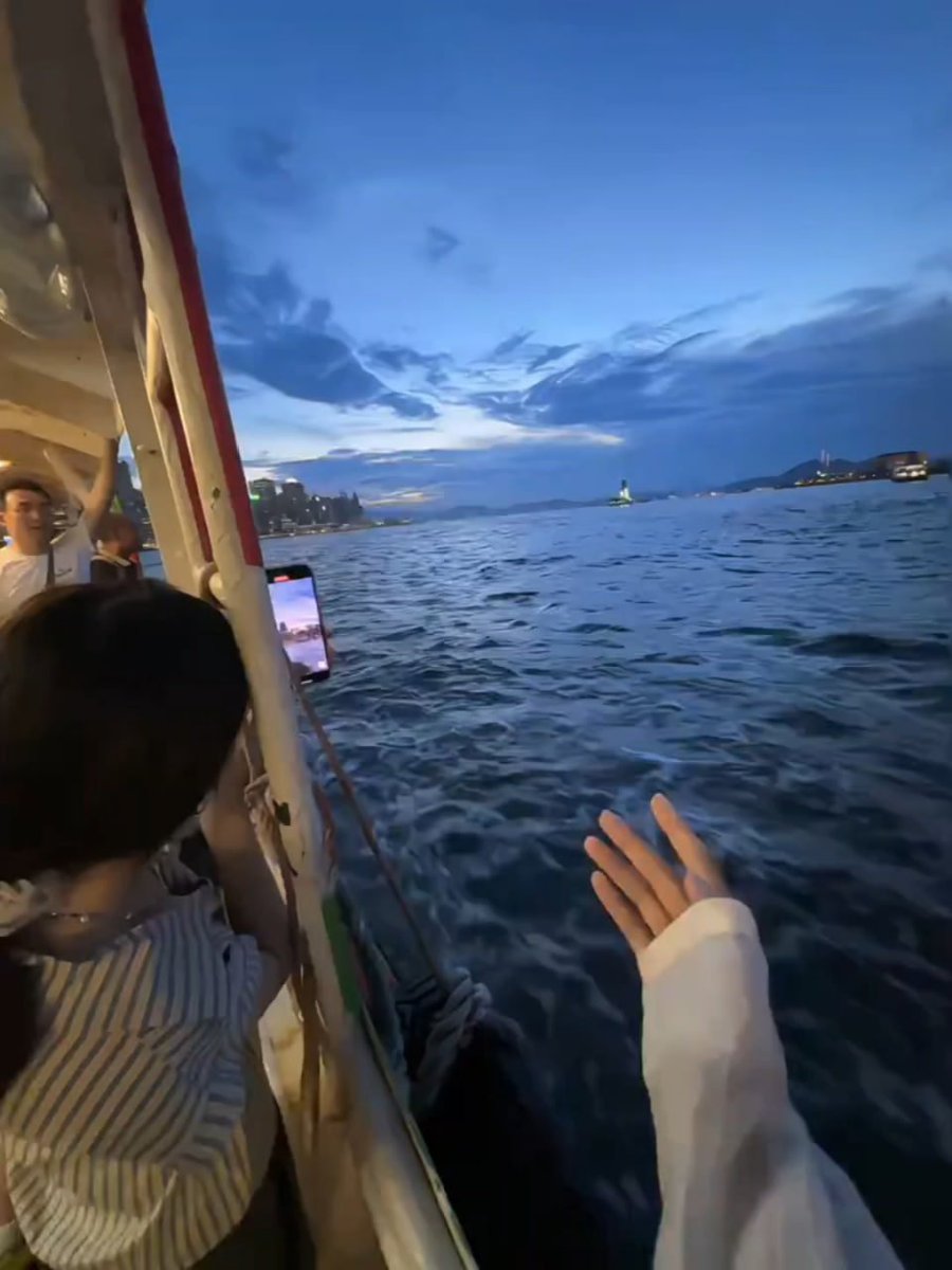 _Isabelle_o's tweet image. Evening vibes and endless horizons 🌅✨ #SunsetCruise #OceanViews #EveningAdventures