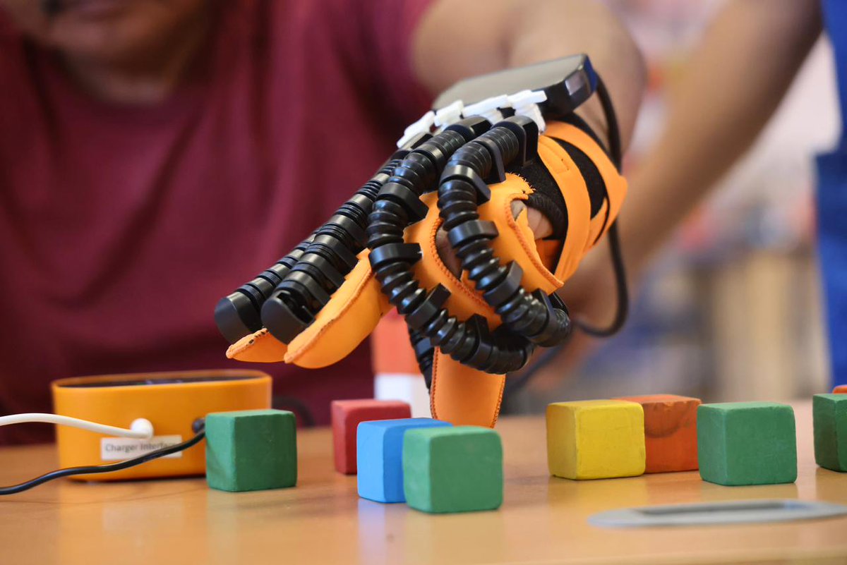 En el #CREE fortalecemos nuestras terapias con tecnología innovadora como el guante de rehabilitación, que ayuda a recuperar fuerza, coordinación y autonomía en las manos.

#Rehabilitación #Inclusión #ApoyoSinLímites #RicardoGallardoCardona