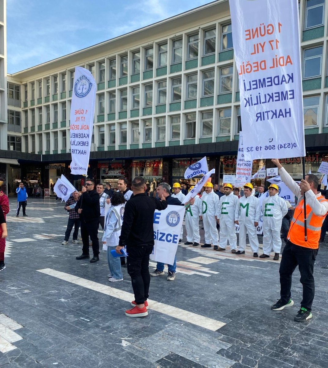 <a href="/AkpartiAnkara/">AK Parti Ankara</a> #SizBunuİzlerken 51 yaşımda 8.000 gün ödenmiş  primle emekli olamama adaletsizliğine karşı anayasal hak mücadelesi yapıyorum
#KademeninAdıAdalet