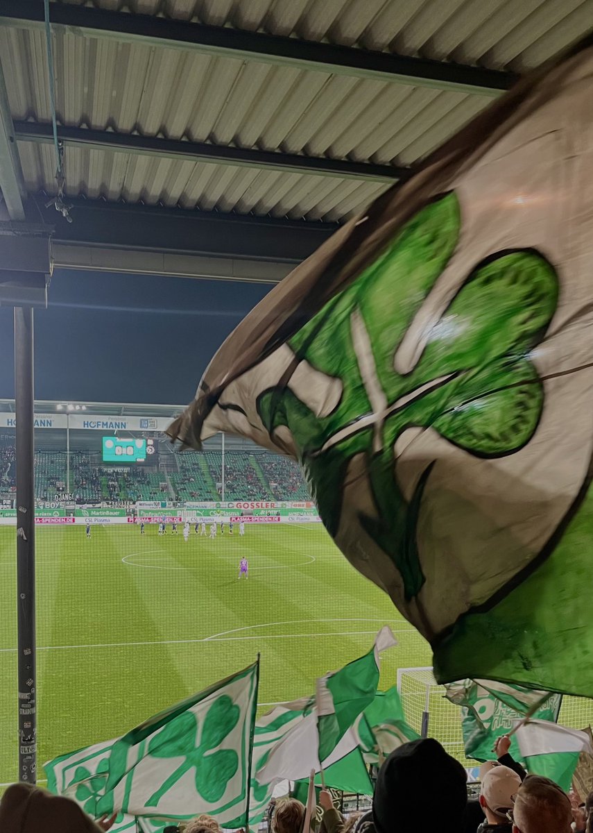 Kleeblattnews's tweet photo. EGAL OB AUSWÄRTS ODER ZUHAUSE….👊🏼⚪️🟢
#SGFPRM 1-0 https://t.co/cqInNSe1r8