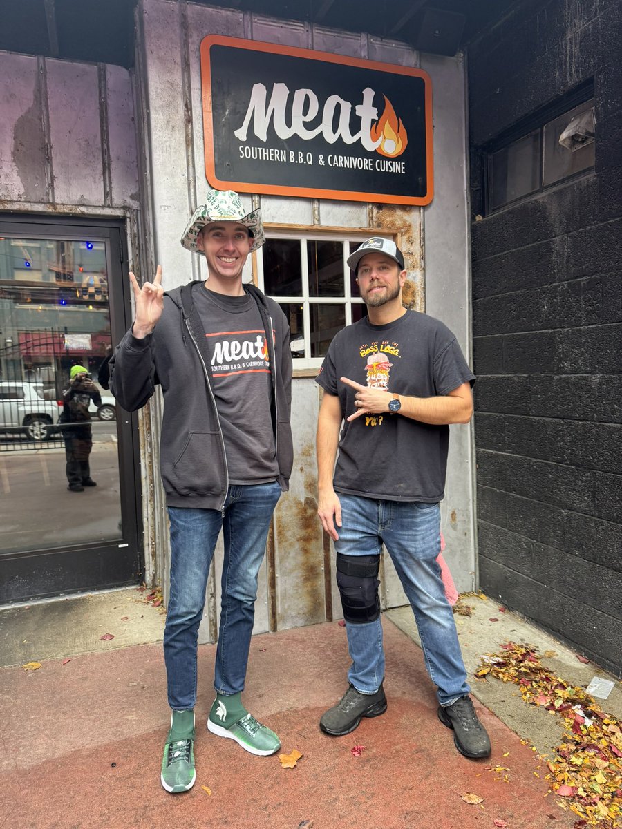 spartyryanh's tweet image. Birthday well spent🤘🏻🍖@MeatBBQ @logg666 @LyntzJohnson @OldTownLansing @FoodNetwork @CityPulse @downtownlansing @lansingmichigan @GuyFieri @Q106