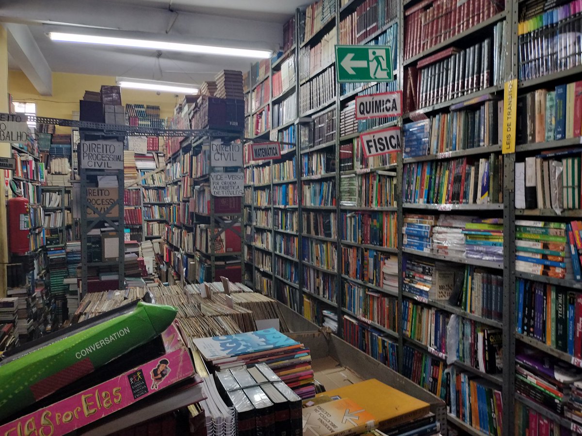 log_sigil's tweet photo. サンパウロのとある古書店にて。 https://t.co/spgTgQ6hi7