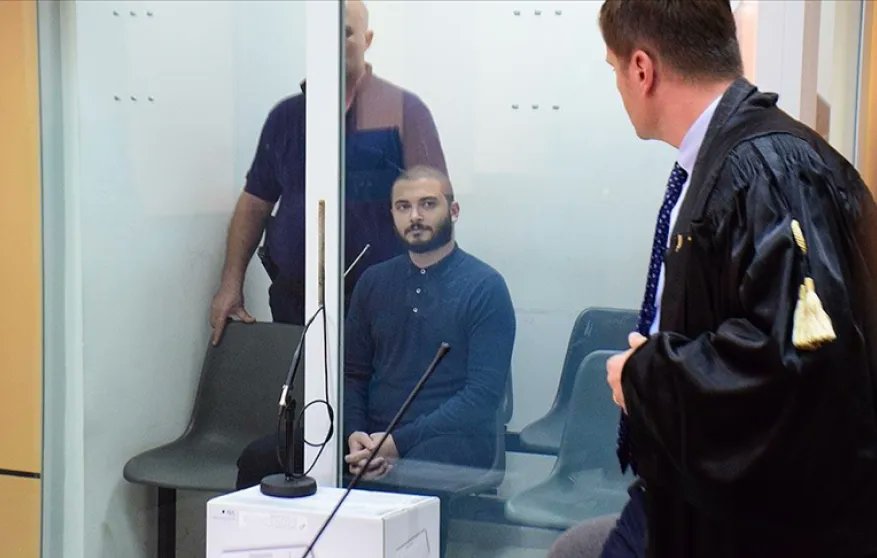 Bir intiharın ardından sorulmayan sorular: Kimleri, neden korudunuz?

Thodex'in kurucusu Faruk Fatih Özer'in intiharının ardından medya işin en magazinel boyutlarına eğilip gündemi çoktan kapattı. Oysa geride yanıt bulmamış sorular ve onlarca soru işareti bulunuyor. soL,