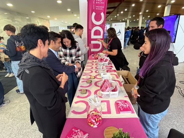 Preto de 1300 rapazas e rapaces danse cita na I Feira de Formación e Educación 21noticias.com/2025/11/07/pre… 
<a href="/UniversidadeUSC/">USC</a> <a href="/uvigo/">Universidade de Vigo</a> <a href="/UDC_gal/">Universidade da Coruña</a> <a href="/CesugaGalicia/">CESUGA</a>