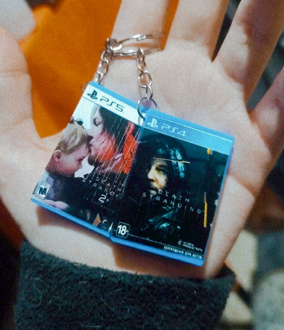 Just got these beauties 😭😭❤️‍🩹
Now I can hang them in my backpack :] #DeathStranding2 #DeathStranding