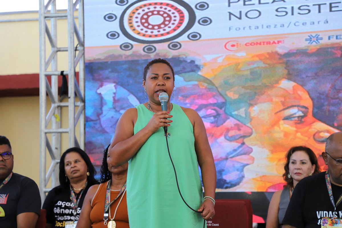 spbancarios's tweet image. Encerrou nesta sexta 7, o VIII Fórum da Visibilidade Negra no Sistema Financeiro. Nossa delegação retorna para São Paulo com compromisso renovado de seguir mobilizados e lutando por mais representatividade, respeito e equidade racial nos bancos 💪🏿✊🏿