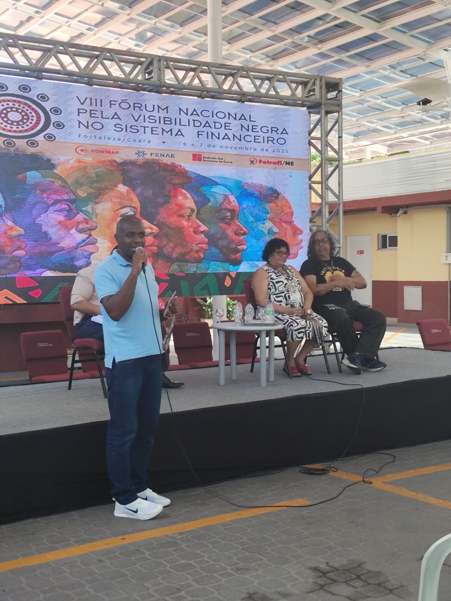 spbancarios's tweet image. Encerrou nesta sexta 7, o VIII Fórum da Visibilidade Negra no Sistema Financeiro. Nossa delegação retorna para São Paulo com compromisso renovado de seguir mobilizados e lutando por mais representatividade, respeito e equidade racial nos bancos 💪🏿✊🏿