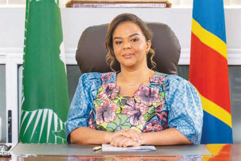 En tant que femme politique en RDC, j’ai déjà vécu ce que vit la Ministre des Affaires Etrangères.
J’ai connu les critiques, les insinuations et les jugements gratuits simplement parce que j’étais une femme. 
Ces attaques ne m’ont jamais empêché de travailler, de décider, de