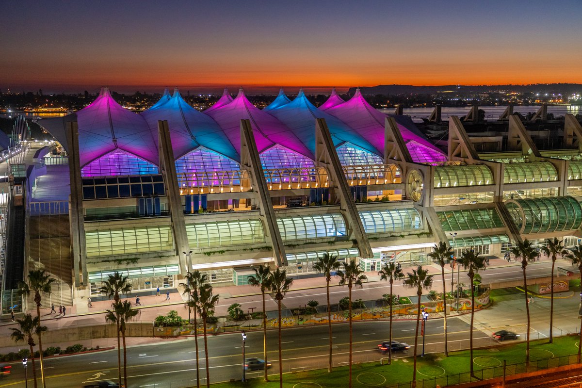 SDConventionCtr's tweet image. Tonight, we're glowing for @sandiegowavefc. Good luck in the quarterfinal! 🌊