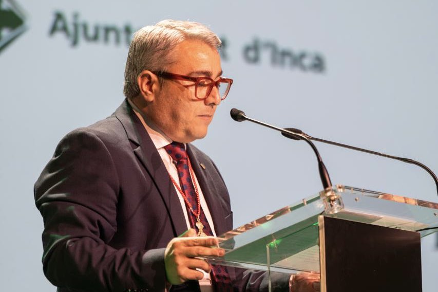 Virgilio_Moreno's tweet image. Des del @teatreinca iniciam la setmana més esperada de l’any.
El pregó del @dijousbo ens recorda tot allò que som: tradició, esforç, comunitat i orgull inquer. Gràcies, Tomeu Bauçà per ser la veu d’un poble que mai deixa de créixer. #Orgullinquer