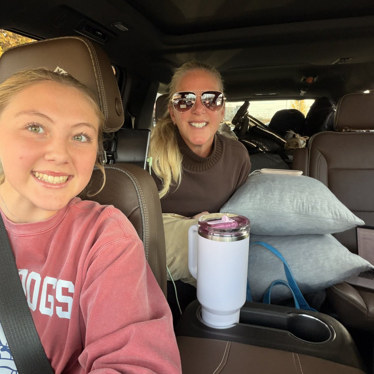 BellaGoding27's tweet image. Heading to Scenic City for the T25 ‼️‼️ Back is feeling better and ready to do this. LETS GO STARZ 🖤💛 @StarzGold @StarzGold_16u @CoachBrandon24