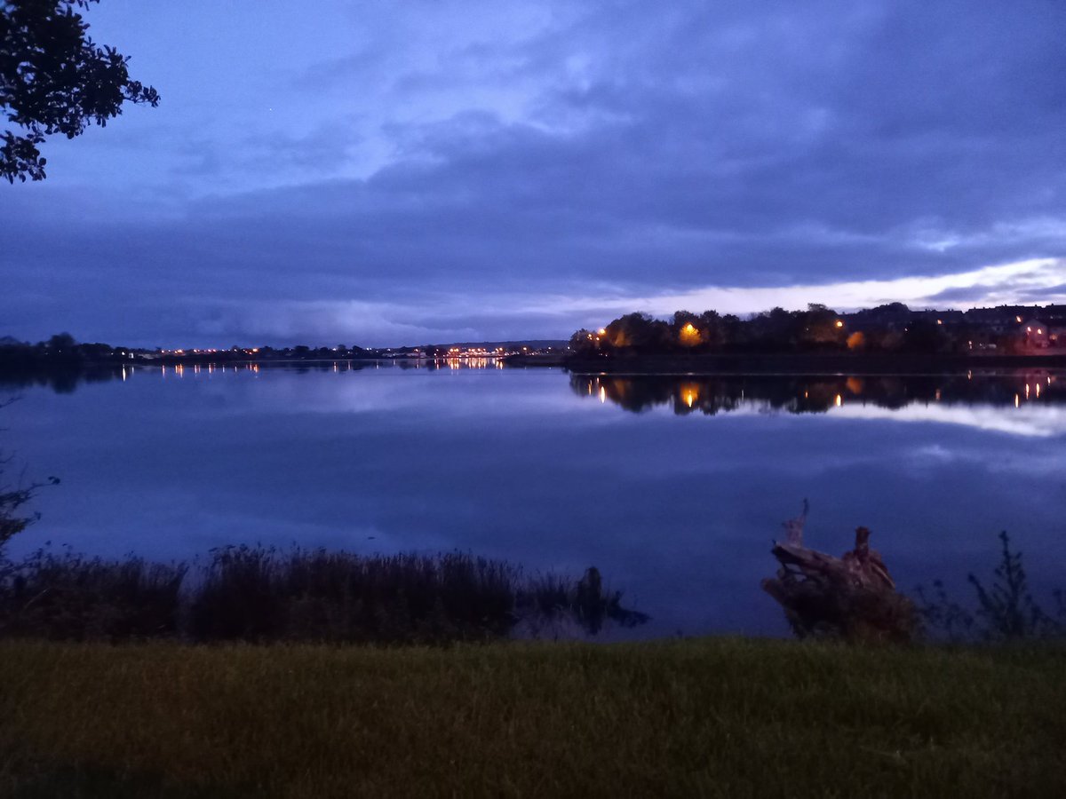 chrissyknightoc's tweet image. November sunset by the banks of Ringnaphuca (Pookas Headland), gazing towards #Dungarvan &amp;amp; Shandon. As a child, my grandmother’s cottage overlooked this “fairy field” &amp;amp; we were always terrified to go near it. 🌅✨ #Pooka #Placenames #Folkore