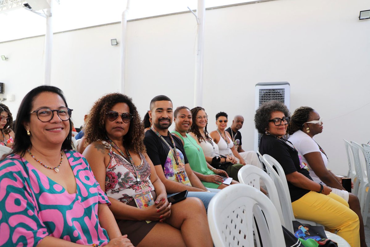 spbancarios's tweet image. Encerrou nesta sexta 7, o VIII Fórum da Visibilidade Negra no Sistema Financeiro. Nossa delegação retorna para São Paulo com compromisso renovado de seguir mobilizados e lutando por mais representatividade, respeito e equidade racial nos bancos 💪🏿✊🏿