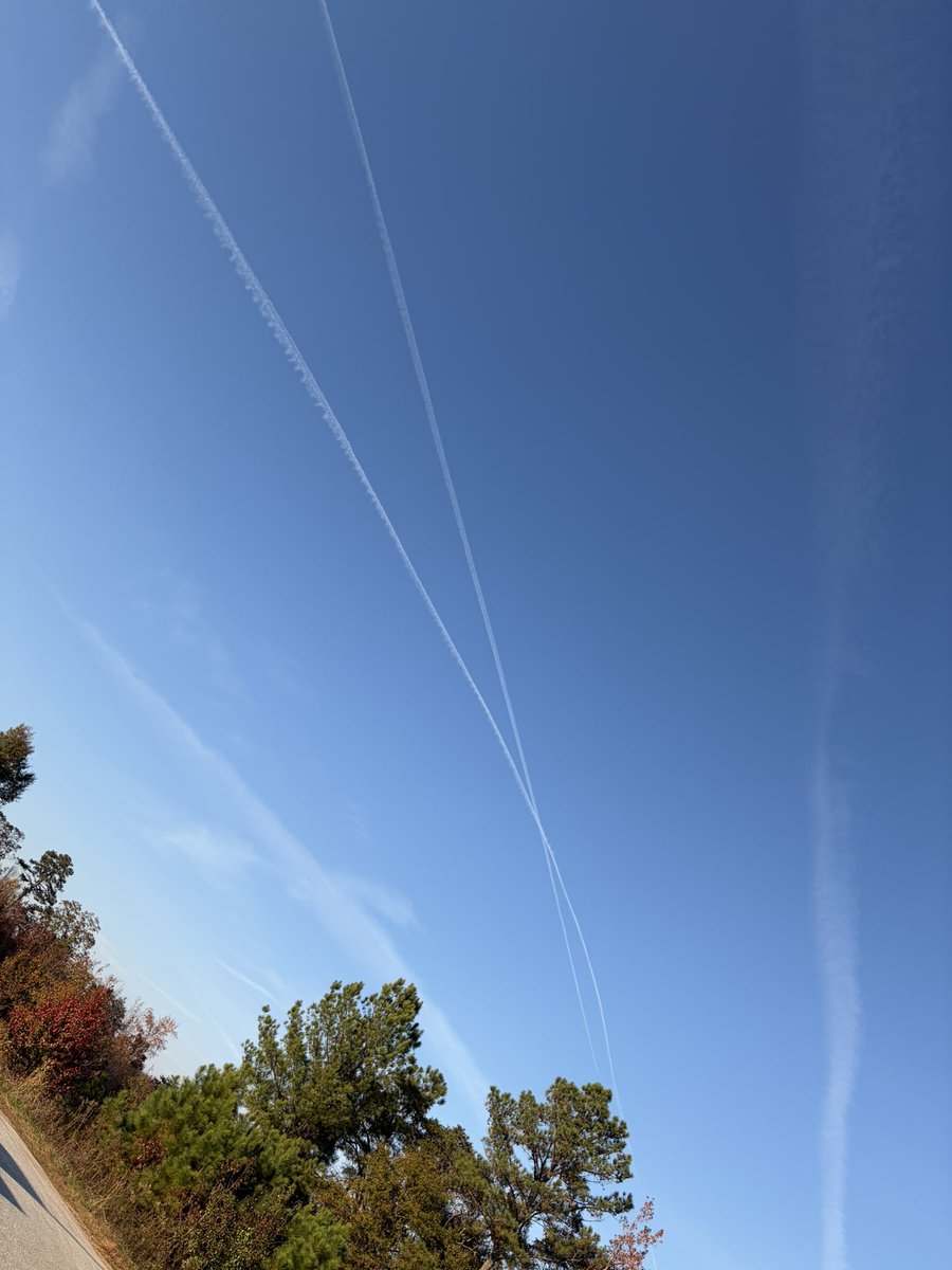 jltscott's tweet photo. They are back at it! Had over a month of clean and clear skies in SC, now this.  #WeatherModification
#Chemtrails https://t.co/nEDpBbvNCm