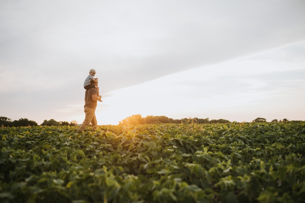 CleanFuelsAA's tweet image. America's soybean farmers could lose up to 40¢/bushel if @EPA fails to reallocate all SREs. Clean Fuels thanks EPA for their announcement today, while urging the agency to finalize the 2026–27 #RFS rule by Dec. 31 &amp;amp; fully reallocate SREs to protect farmers &amp;amp; #cleanfuel producers.