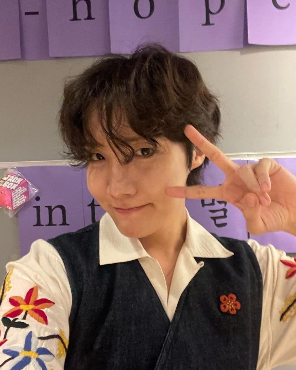 I am voting #JHOPE for #2025MAMAVOTE