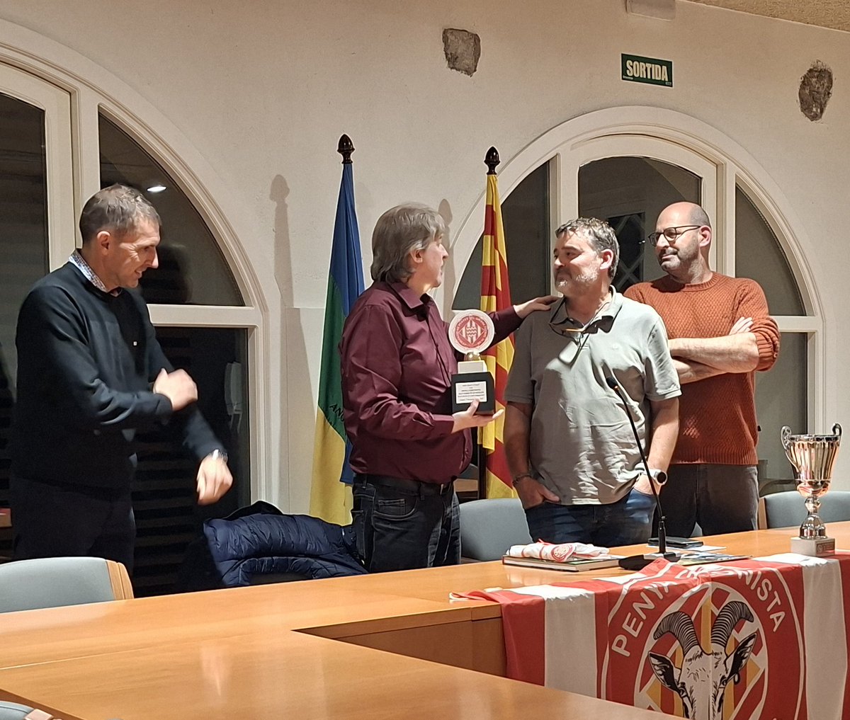 FPGironaFC's tweet image. Inauguració de la Penya Tossuts d’Anglès. Seguim creixent com a Federació i com a club. 
Ja som, en total, 28 penyes i a prop de 3000 penyistes, i anem sumant. 

@GironaFC