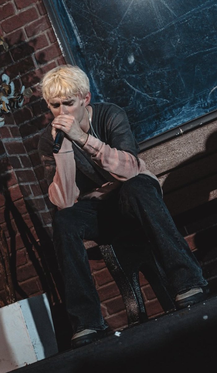 The whole esthetic of this tour is soooo good! 😎 ugh how am I supposed to wait until the California shows?!? 🥲