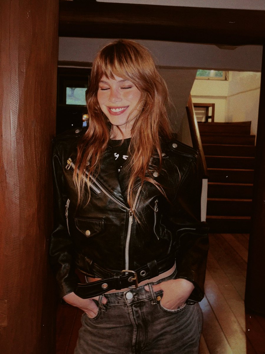 clapiclapiclapi's tweet image. irias no rock the mountain com esta mulher?