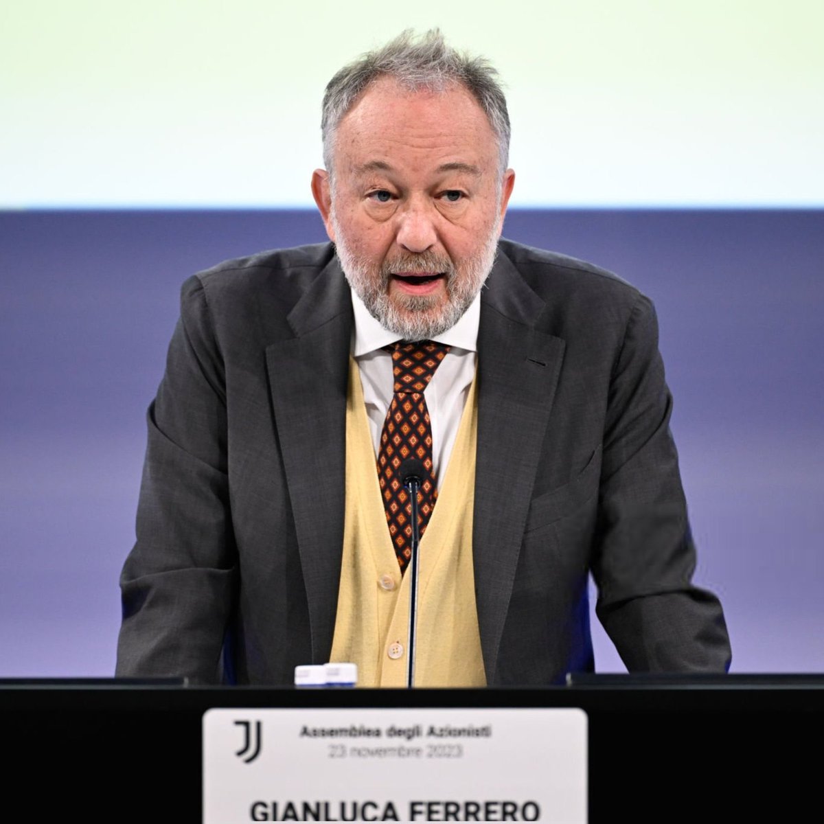 juventusfans's tweet image. #Ferrero su #Milik: "Se il giocatore non rientra è perché è successo qualcosa di grave. Non vi è interesse da parte nostra di tenerli fuori a lungo."

Mah… 🤔