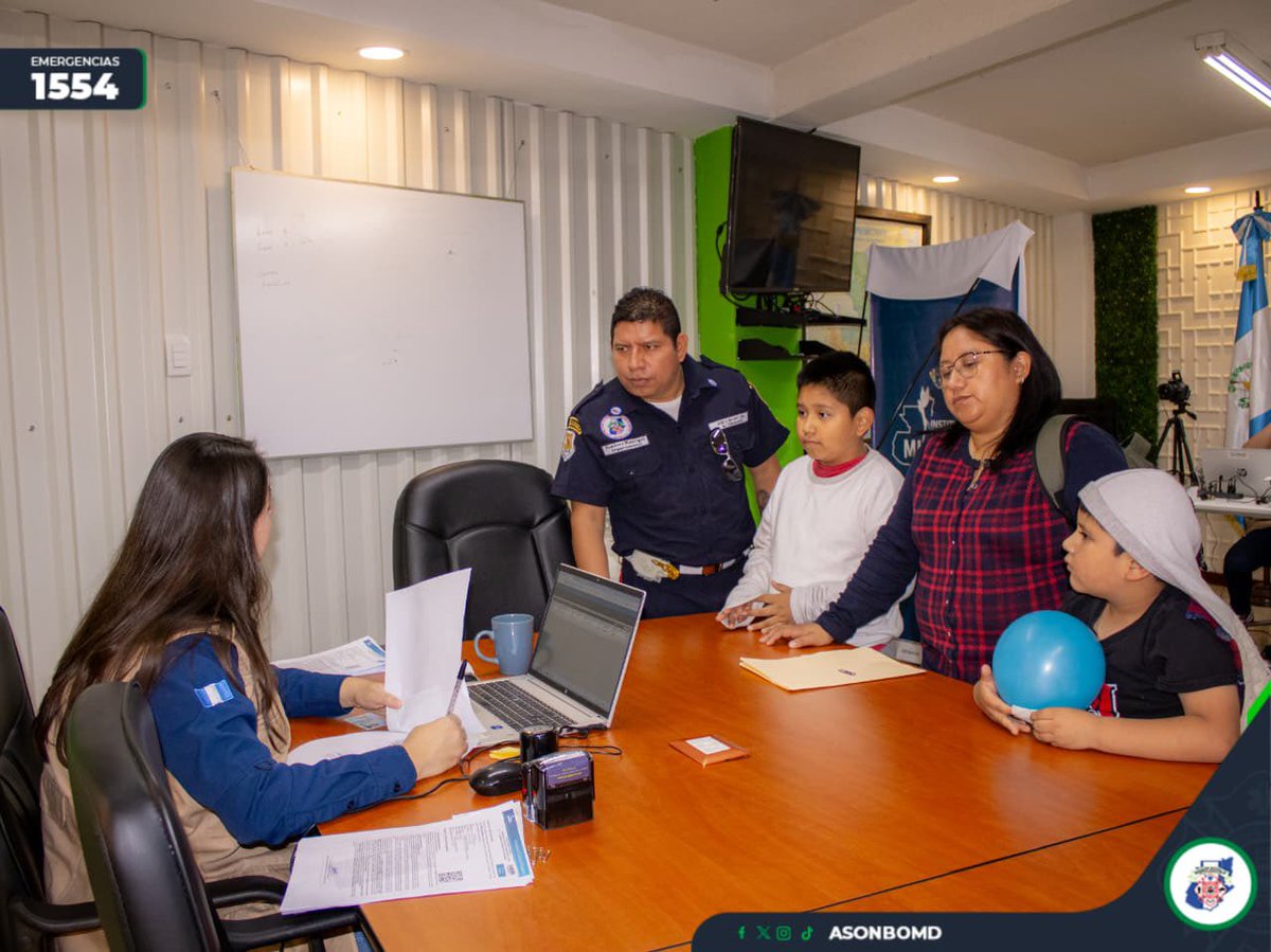 Alianza interinstitucional 

En las instalaciones de las oficinas centrales de la Asociación Nacional de Bomberos Municipales Departamentales-ASONBOMD-, se llegó a cabo una jornada móvil para la emisión de pasaportes. 

La alianza con <a href="/MigracionGuate/">Migración Guatemala</a> permitió que varios elementos