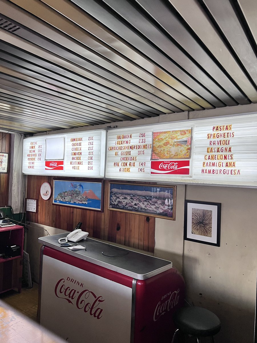 Es de mi agrado informarles que Pizzeria Italia ya está abierto nuevamente al público. Dirección primera calle, siete avenida,SPS.