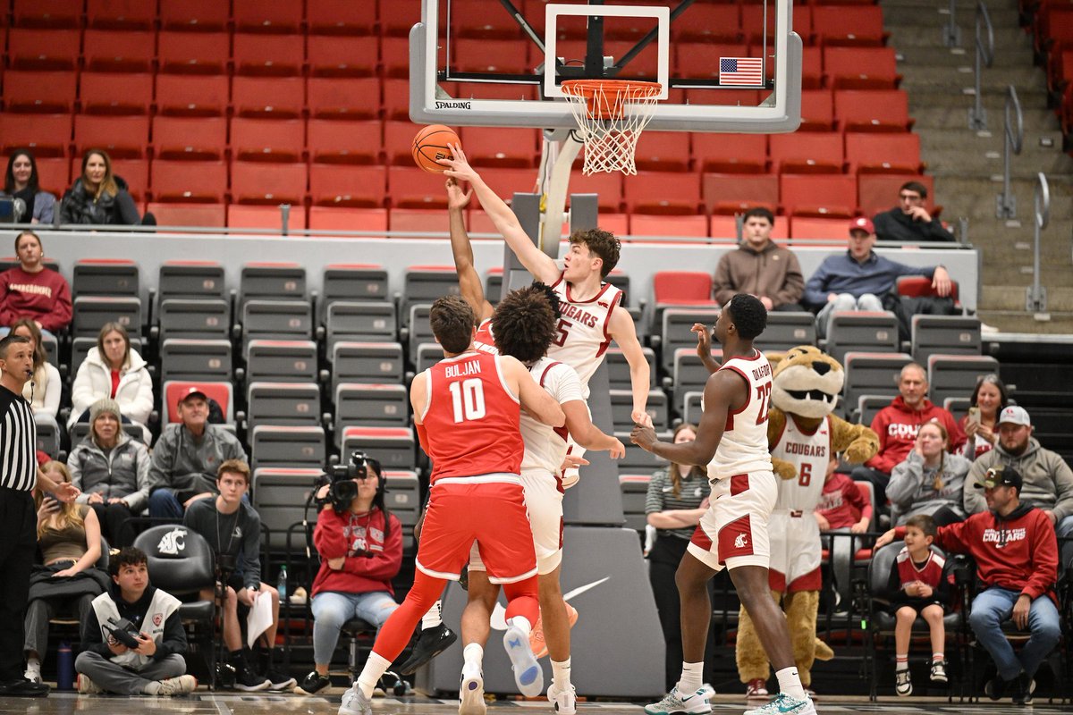 MVersichelli's tweet photo. One more connection:

Cougars sophomore guard Tómas Thrastarson takes the floor at Belk Arena tonight — the same court where his older brother, Styrmir, played one season for Davidson before turning pro. https://t.co/3pywWZjjcB