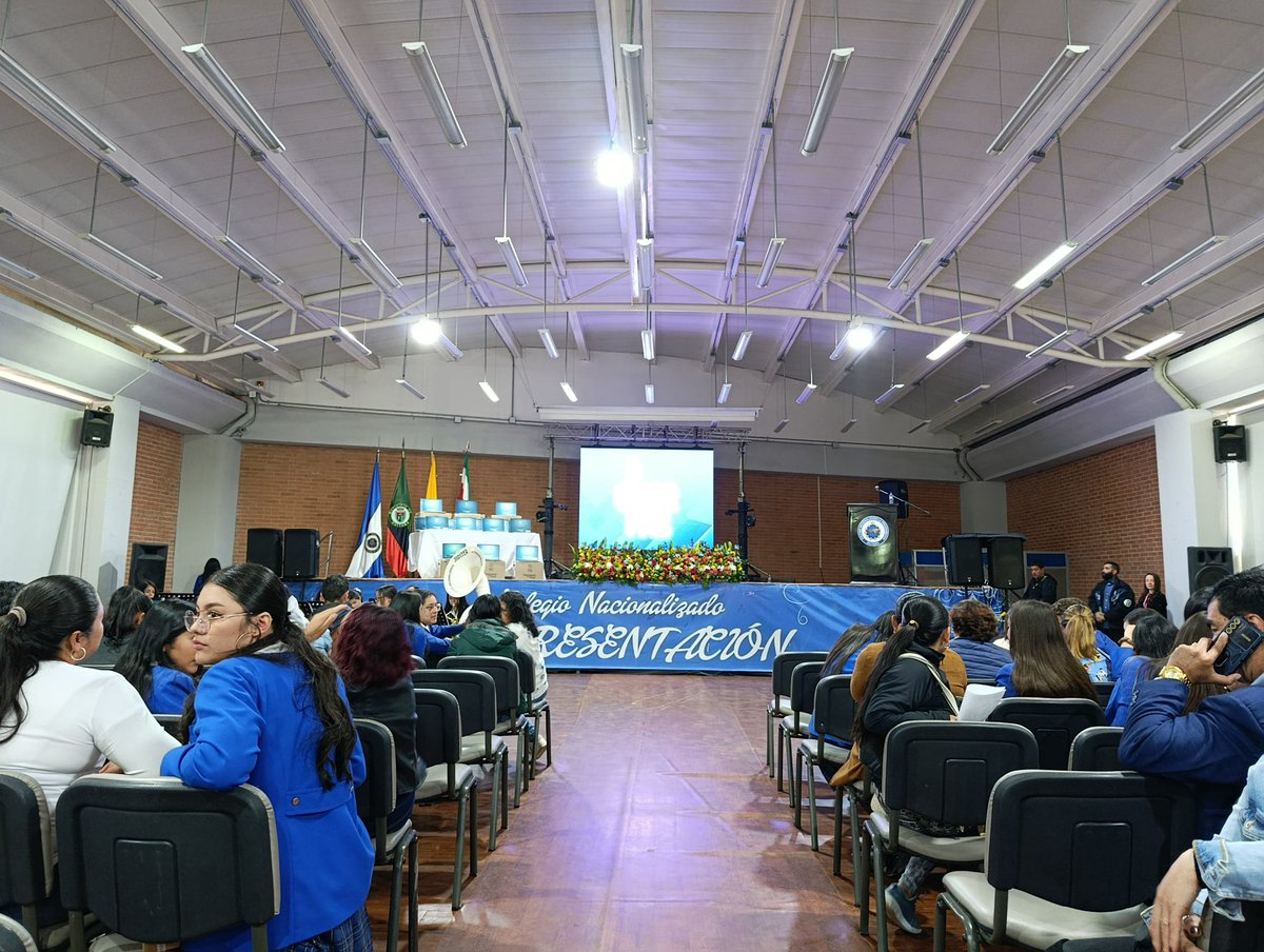 Ciberpazcolombi's tweet image. 3. 💻 Además, hicimos entrega de computadores a la comunidad educativa, impulsando el acceso a la tecnología y al conocimiento en esta región del país.
Porque conectar también es cuidar, enseñar y construir paz desde lo digital.
#CiberPaz #MinTIC #ConectandoRegiones