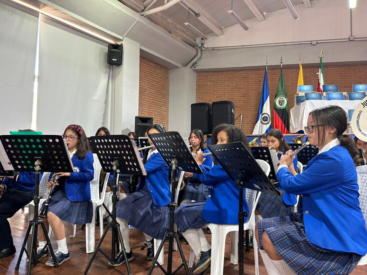 Ciberpazcolombi's tweet image. 3. 💻 Además, hicimos entrega de computadores a la comunidad educativa, impulsando el acceso a la tecnología y al conocimiento en esta región del país.
Porque conectar también es cuidar, enseñar y construir paz desde lo digital.
#CiberPaz #MinTIC #ConectandoRegiones