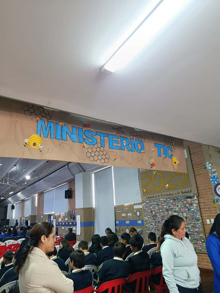 Ciberpazcolombi's tweet image. 2. 📍 En el Colegio Nacionalizado La Presentación realizamos una jornada de sensibilización CiberPaz, donde estudiantes y docentes aprendieron cómo construir entornos digitales seguros, empáticos y responsables. ✌🏼💙
#EducaciónDigital #CiberPaz