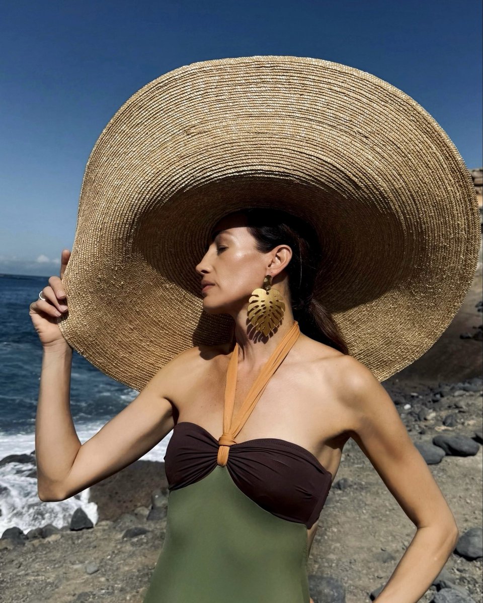 OfficialNievesA's tweet photo. De diosa del sol a reina del sofá 🌞➡️☁️
Equilibrio, lo llaman.
Y ya que estamos… ¿qué serie me recomendáis para el “modo manta”? 🍿 https://t.co/kDaLHV6yJV