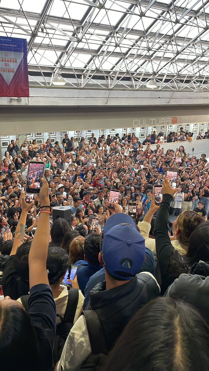 duquesitaa_'s tweet photo. Mi corazón huyó, se fue, se quedó en Chabacano 😭 @dmeestasmatando https://t.co/JCgQWU0VuJ