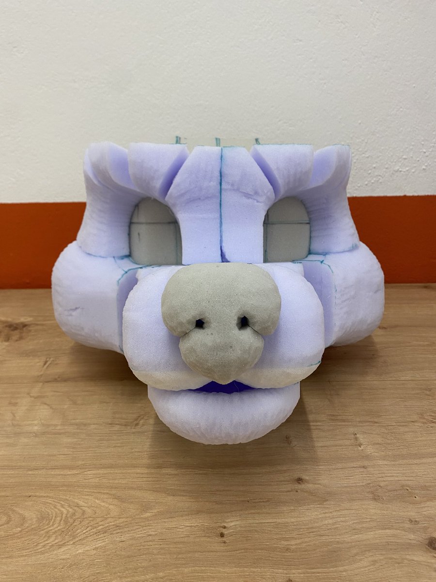 Bis zur Anprobe des Folfs geht es mit dem nächsten Wolf weiter 

Until the fitting of the Folf, we will continue with the next wolf