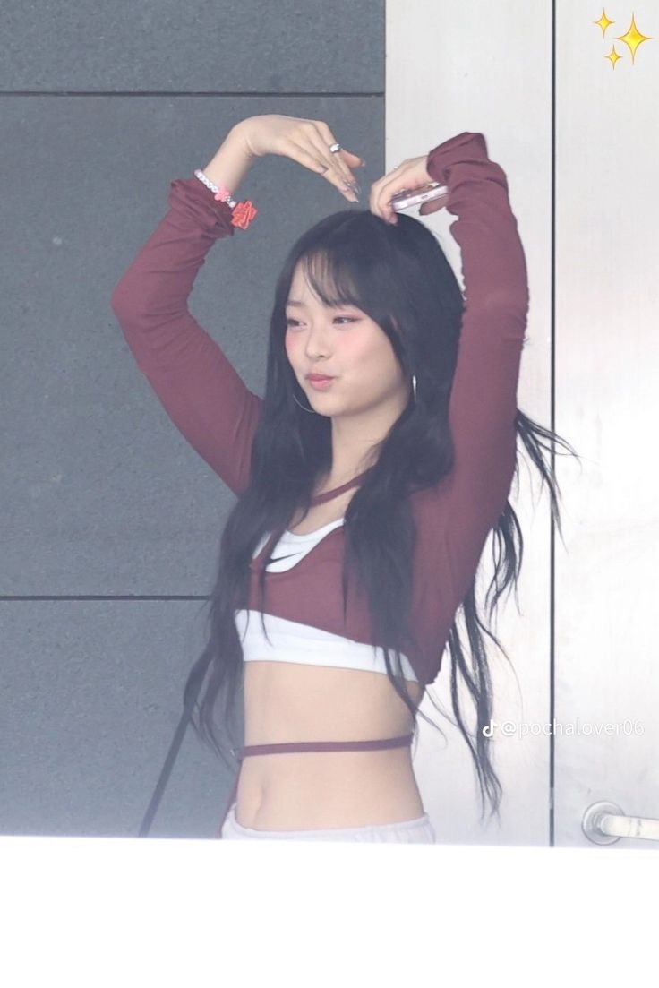 hanni pics (@hannidaily) on Twitter photo 