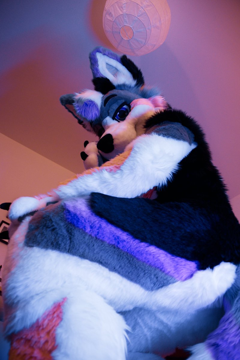 Is this seat taken? 🍑

Happy #fursuitfriday ! :>