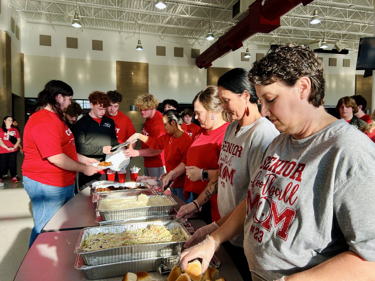 Last regular season team meal served by our Senior Moms! <a href="/CabotAthDept/">Cabot Athletic Dept.</a>