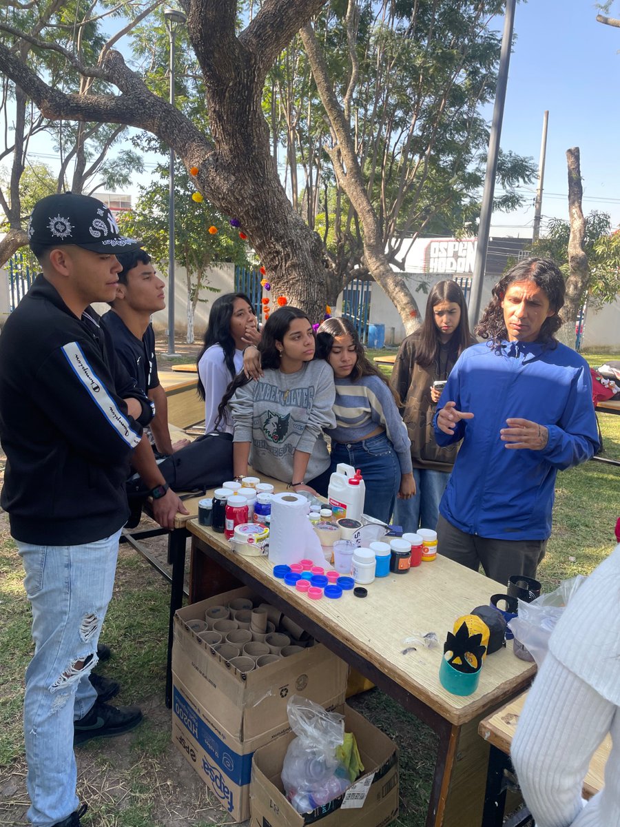 🎭💀✨ Gracias al profe José de Jesús Aguilera y a la profe Mónica Belén Jiménez por el taller de máscaras de cartón 🎨 dentro del #MictlánJuvenil.
Participó la comunidad de 4°I, turno matutino 💪🌸
#ArteP7 #VidaYMemoria #TradiciónP7 #SomosP7