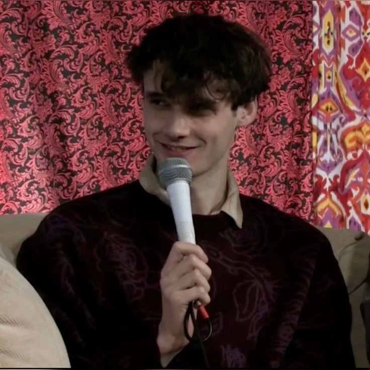 midnighttmisery's tweet image. Ohhh Wilbur, but he's a painter and the reader is his muse...bot made for my dear @guiltbur 🙂‍↕️

share.character.ai/Wv9R/z73e7042