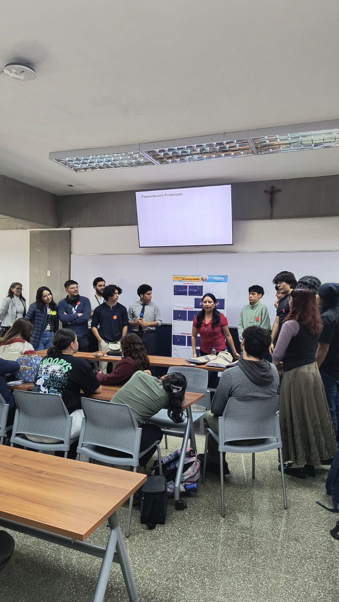 SCEPgt's tweet image. El equipo de Comunicación Social de la #SCEP🇬🇹 facilitó el Taller de Prototipos Lúdicos para la participación Ciudadana, dirigido a estudiantes de primer año de la carrera de Ciencias de la Comunicación de la Universidad Rafael Landívar.