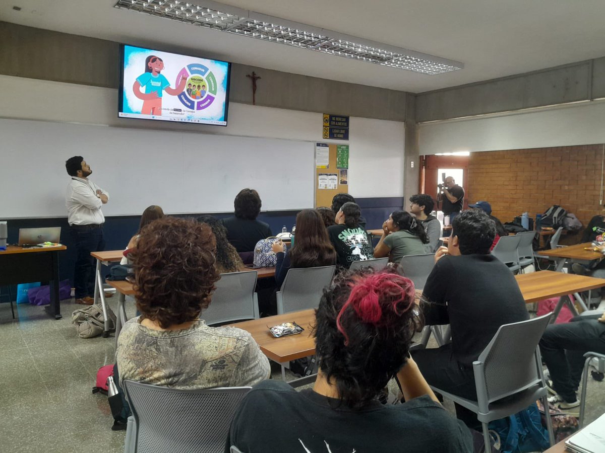 SCEPgt's tweet image. El equipo de Comunicación Social de la #SCEP🇬🇹 facilitó el Taller de Prototipos Lúdicos para la participación Ciudadana, dirigido a estudiantes de primer año de la carrera de Ciencias de la Comunicación de la Universidad Rafael Landívar.