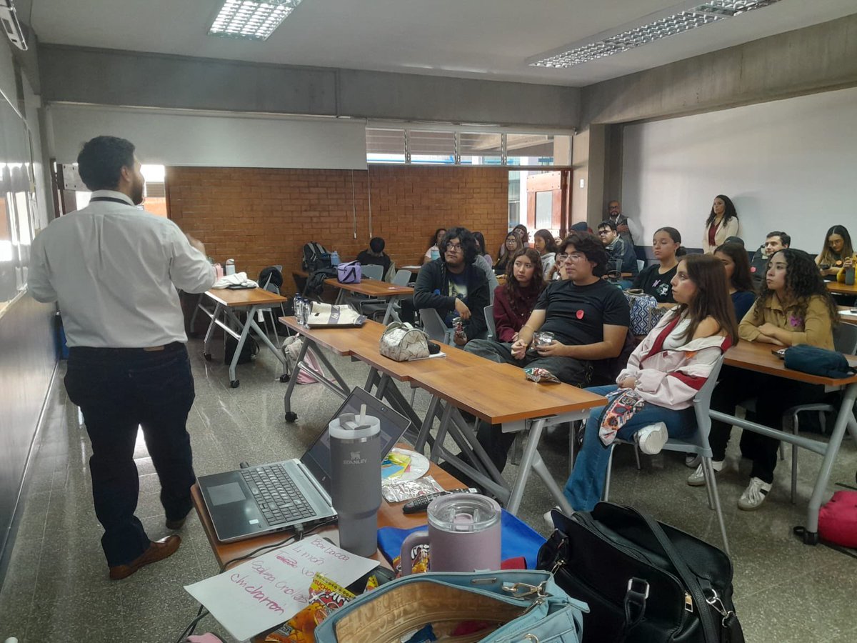 SCEPgt's tweet image. El equipo de Comunicación Social de la #SCEP🇬🇹 facilitó el Taller de Prototipos Lúdicos para la participación Ciudadana, dirigido a estudiantes de primer año de la carrera de Ciencias de la Comunicación de la Universidad Rafael Landívar.