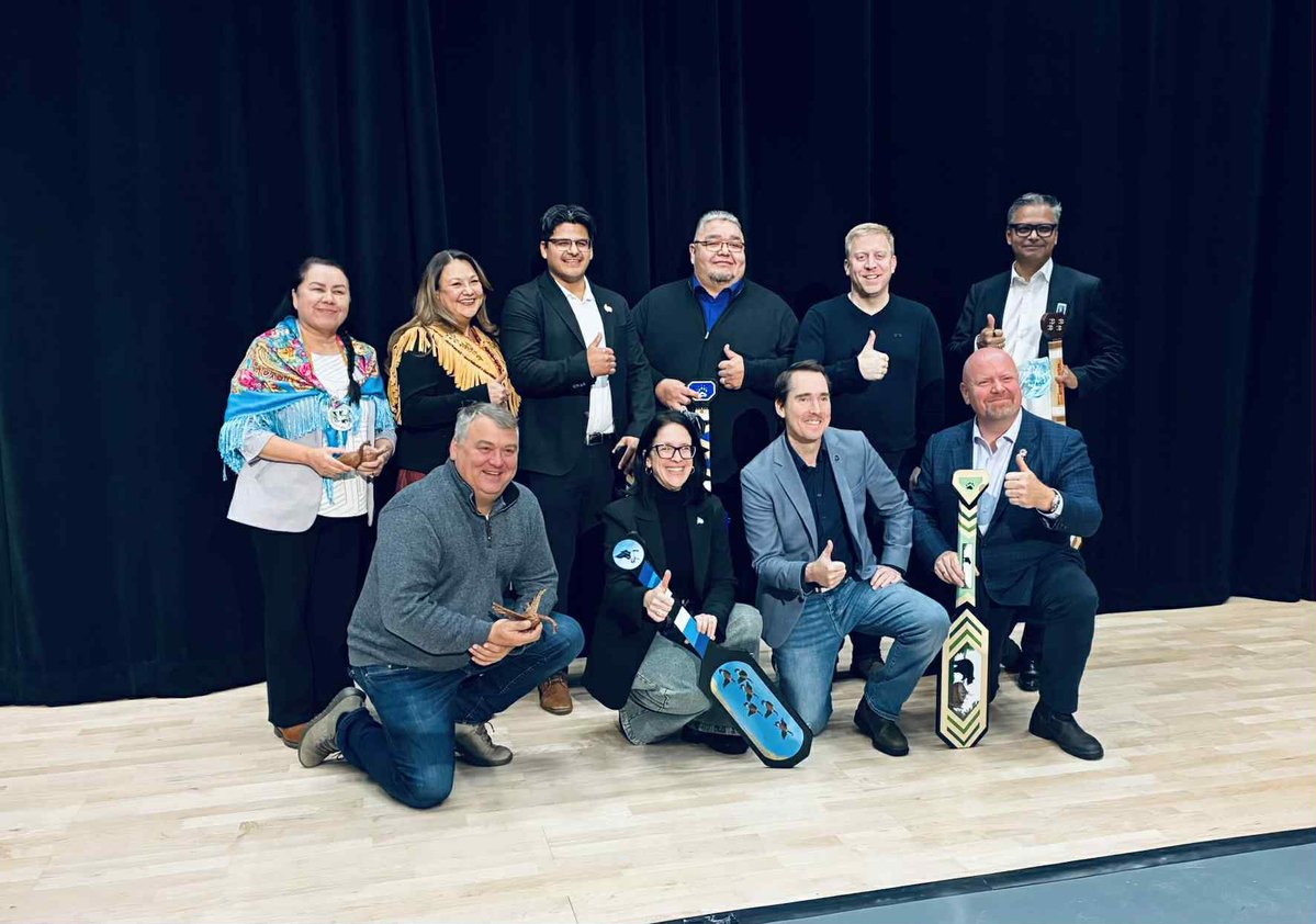 Aujourd’hui, nous avons procédé à l’inauguration d’une école secondaire et d’une école primaire à Chisasibi; un bonheur d’avoir partagé ce moment avec la communauté crie, ainsi qu’avec les collègues <a href="/slebel19/">Sonia LeBel</a>, <a href="/IanLafreniere/">Ian Lafrenière</a>, <a href="/FMegantic/">François Jacques</a> et <a href="/SimonAllaireCAQ/">Simon Allaire</a> ! 👨‍🎓👩‍🎓🏫

#Assnat