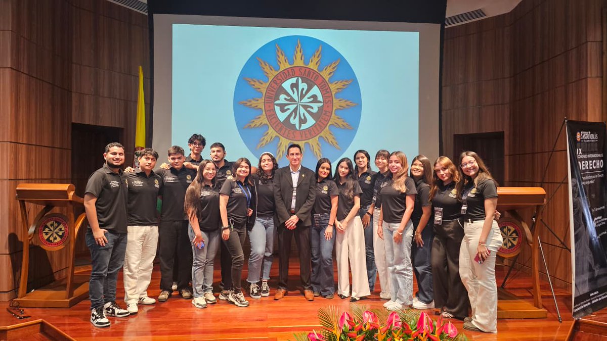 El día de hoy participé en el IX Congreso Internacional de Derecho en la #USTA #Villavicencio COL🇨🇴

Con el tema "CiberinteligencIA: De la Identificación a la Respuesta" 🦉

Abanderando a mi país e institución con un tema vanguardista.

<a href="/FiscaliaMich/">Fiscalía General de Michoacán</a> 👮🏻‍♀️👮🏽‍♂️ 
<a href="/CarlosTorres4T/">Carlos Torres Piña</a>