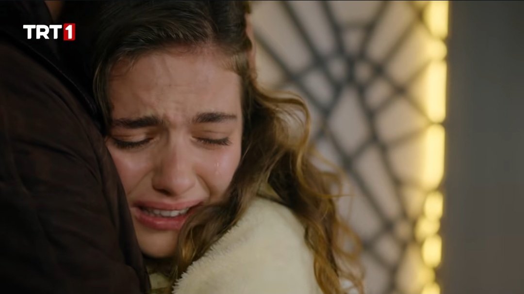 Adil hiçbir şeyi bilmeyen taraf öğrendiği zaman dağılacak bunu yapanlardan hesabını soracak orası kesin, Esme de yıllarca evlat acısı yaşamış büyük bir yıkım yaşayacak, Eleni ise aradığı annesi babasının dibinde olduğunu bilse ne hissederdi acaba... Of of of #TaşacakBuDeniz