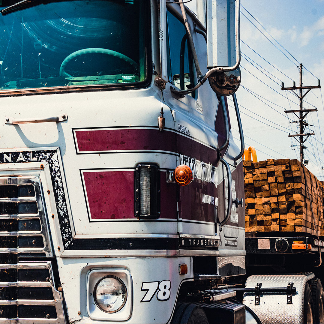 Cabover beaut!!! ❤️

#4StateTrucks #ChromeShopMafia #semitrucks #trucking #bigrig #truckers #diesel #cooltrucks #truckpics #International