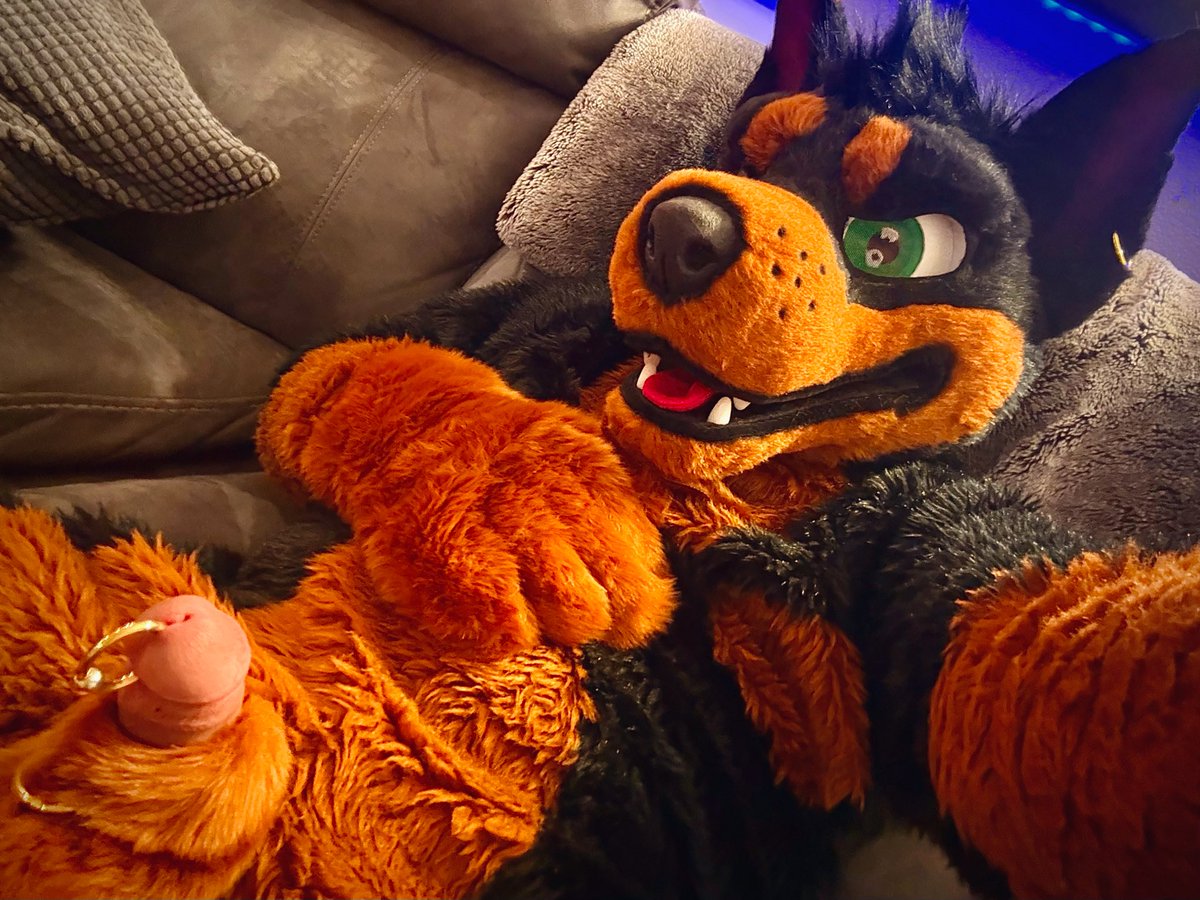 Happy FuckinComeSitOnMyFatCockFriday, everyone!
#FCF