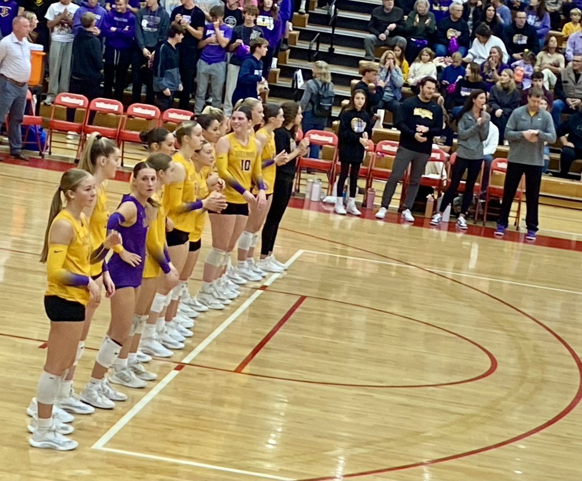 BCBulldogsVB's tweet image. Moving on to the State Championship with (another) 5 set win (25-18 26-24 22-25 14-25 15-9) over Norte Dame-Cathedral Latin. We play tomorrow at Wright State in the Nutter Center. First serve at 6pm💜🏐💛