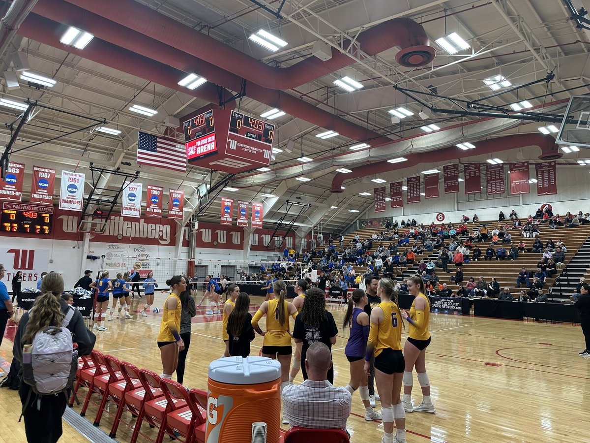 BCBulldogsVB's tweet image. Moving on to the State Championship with (another) 5 set win (25-18 26-24 22-25 14-25 15-9) over Norte Dame-Cathedral Latin. We play tomorrow at Wright State in the Nutter Center. First serve at 6pm💜🏐💛