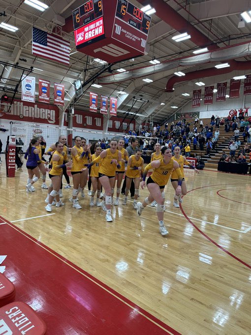 BCBulldogsVB's tweet image. Moving on to the State Championship with (another) 5 set win (25-18 26-24 22-25 14-25 15-9) over Norte Dame-Cathedral Latin. We play tomorrow at Wright State in the Nutter Center. First serve at 6pm💜🏐💛