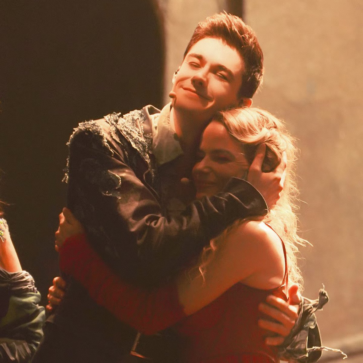 voir Axel comme ça avec Cécilia dans R&amp;J c’est une folie je m’en remets pas